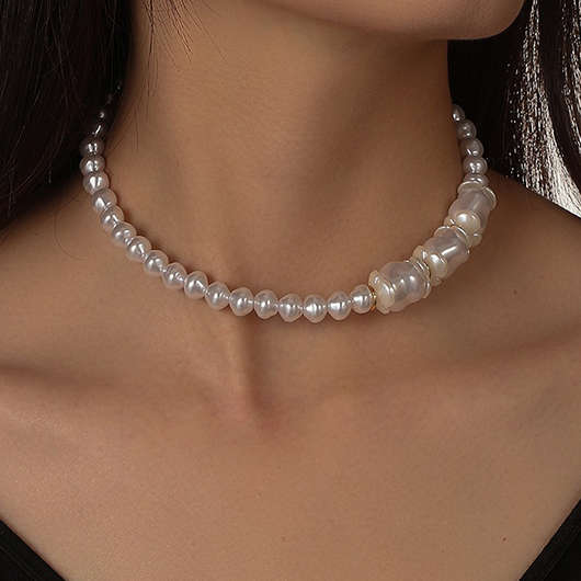 Asymmetric Pearl Detail White Round Necklace