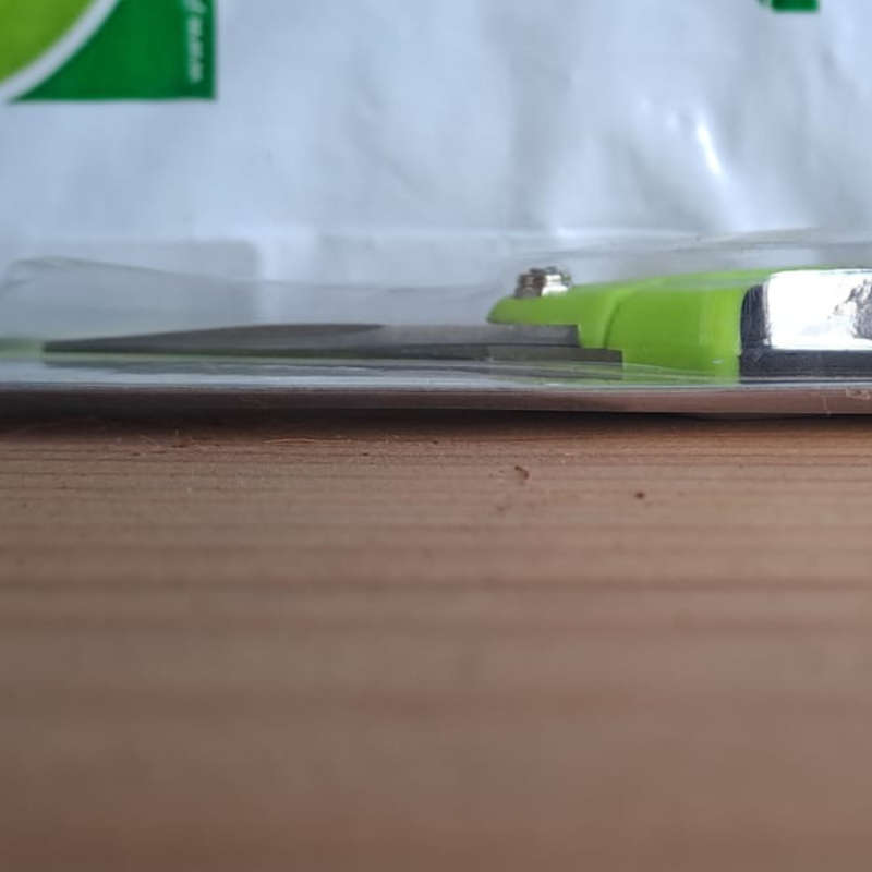 Pruners with Straight or Curved Blade
