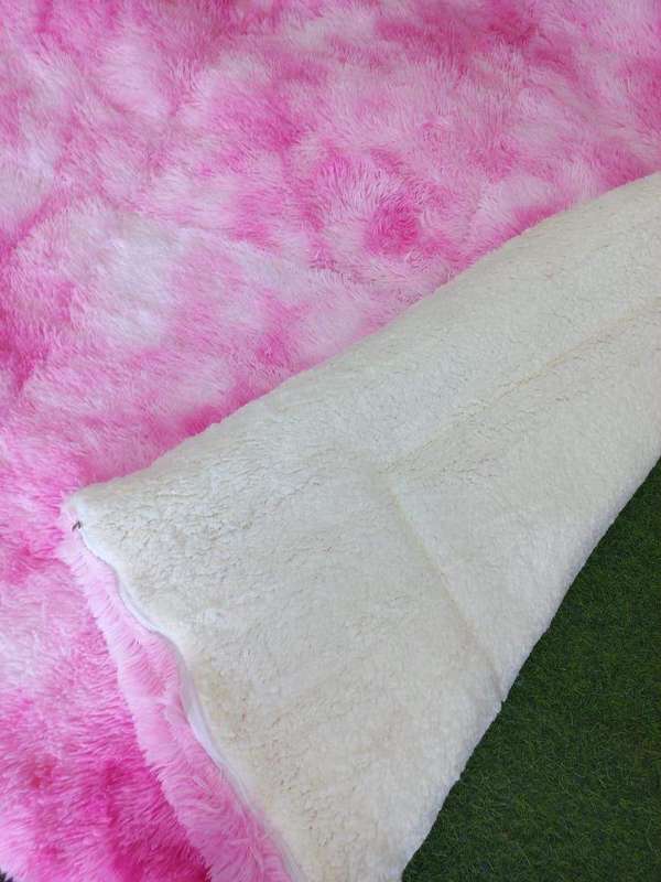 SMTE 3 Piece Fluffy Comforters - Pink/White with keychain