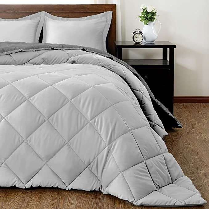 SMTE Reversible Comforter - White/Grey with keychain