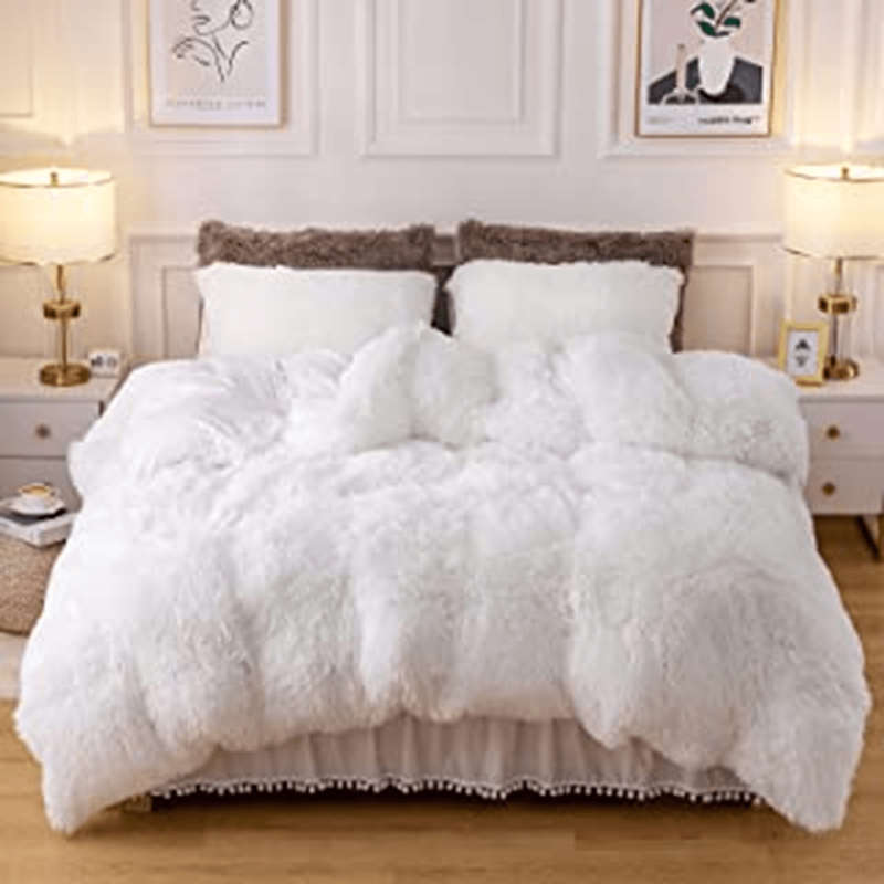 SMTE 3 Piece Fluffy Comforter Set - White with keychain