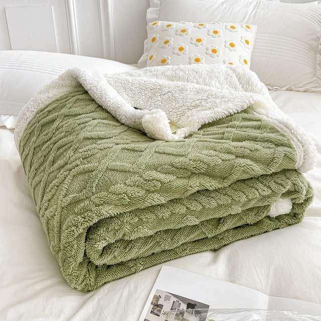 SMTE Wool Geometric Winter Queen Blanket - Green with keychain