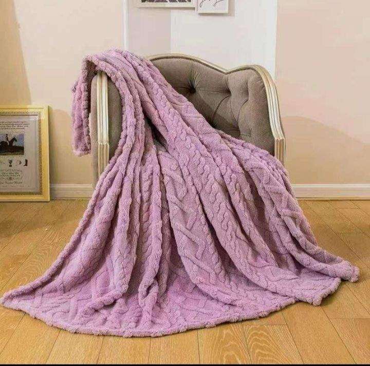 SMTE Wrap Yourself in Cozy Comfort - The Magic of Fleece Blankets with Keyring - Purple with keyc...