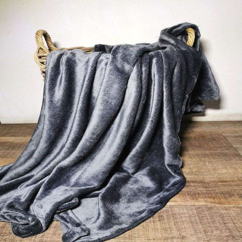 SMTE Blanket Throw Flannel Fleece - 150 x 200cm - Grey with keychain