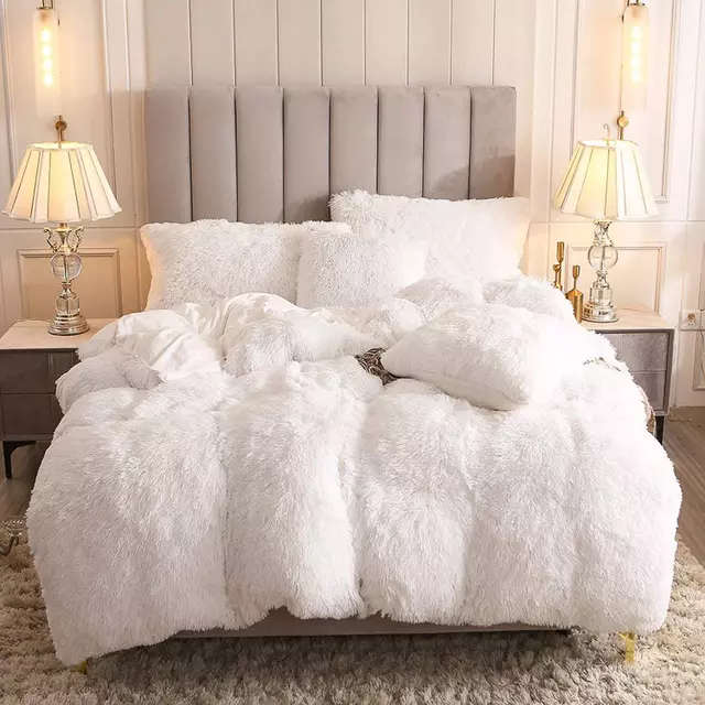 SMTE 3 Piece Fluffy Comforters - White with keychain
