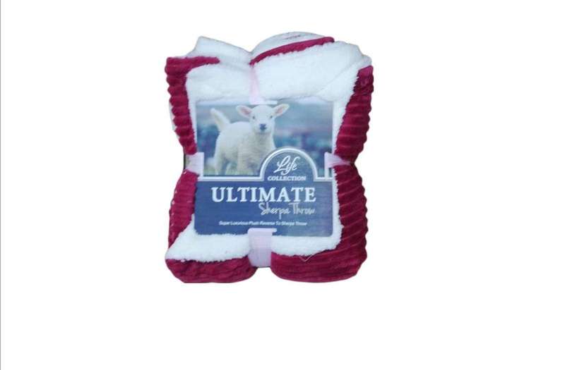 SMTE The Ultimate Sherpe Throw Blanket 04 with keychain