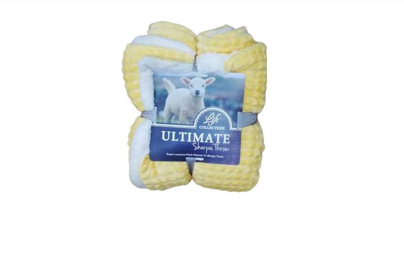 SMTE The Ultimate Sherpe Throw Blanket 02 with keychain