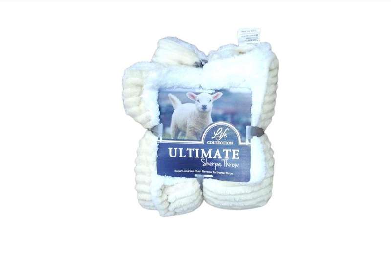 SMTE The Ultimate Sherpa Throw Blanket 03 with keychain