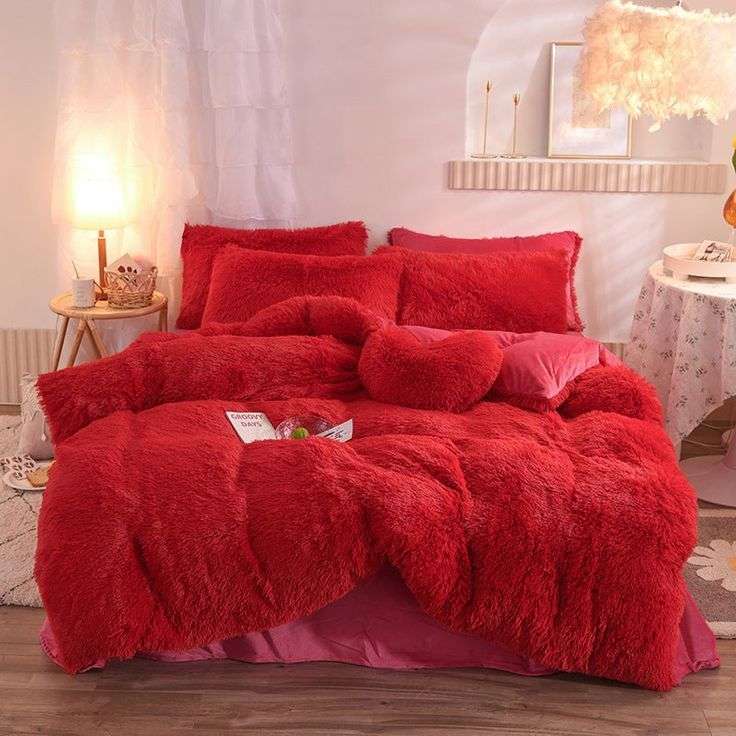 SMTE Fluffy Comforter - Red with keychain