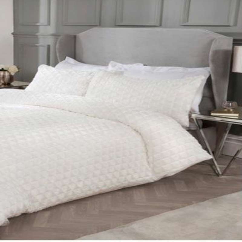 SMTE Fleece Comforter set - White with keychain