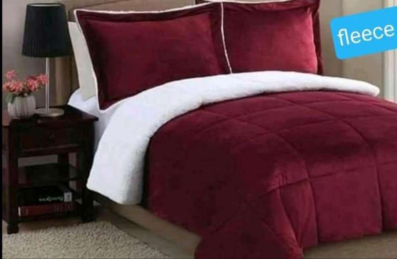 SMTE Fleece Comforter set - Red with keychain