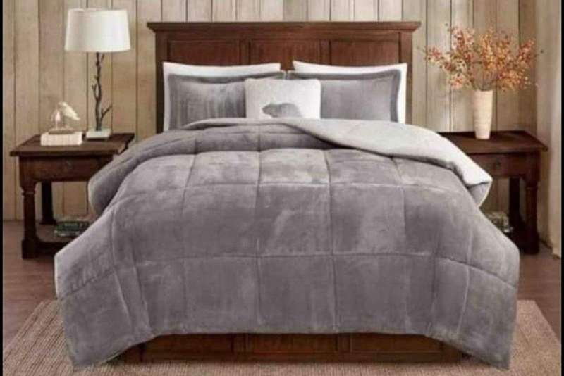 SMTE Fleece Comforter set - Grey with keychain