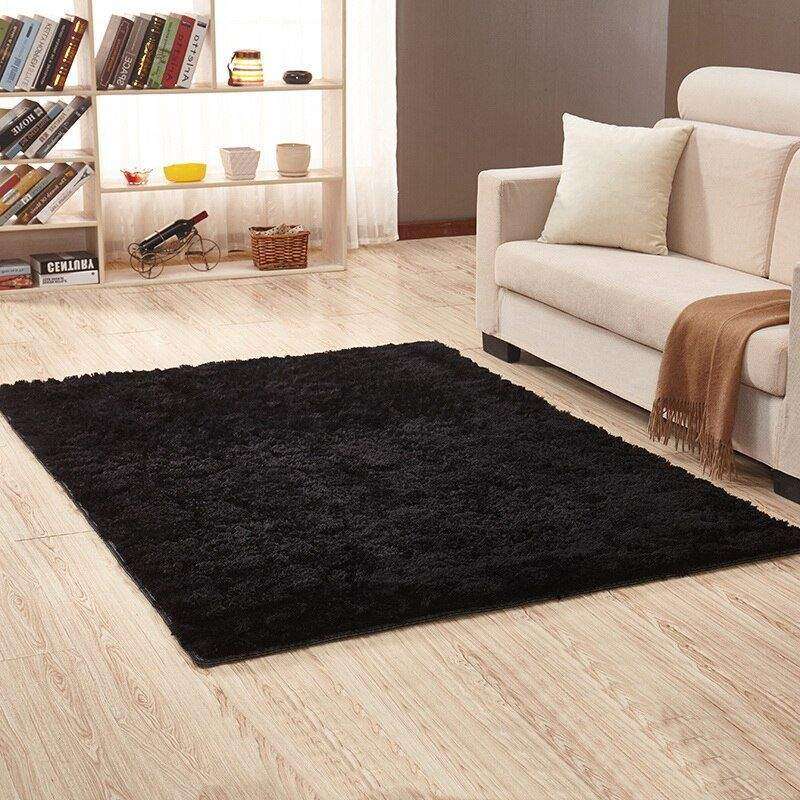 SMTE Black Shaggy Fluffy Carpets Set of x2 with keychain