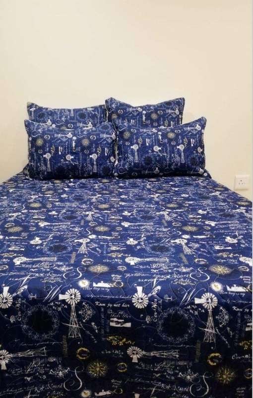 SMTE 5 Piece Quilt Set Blue & White Eiffel Tower Bedspread Set with keychain