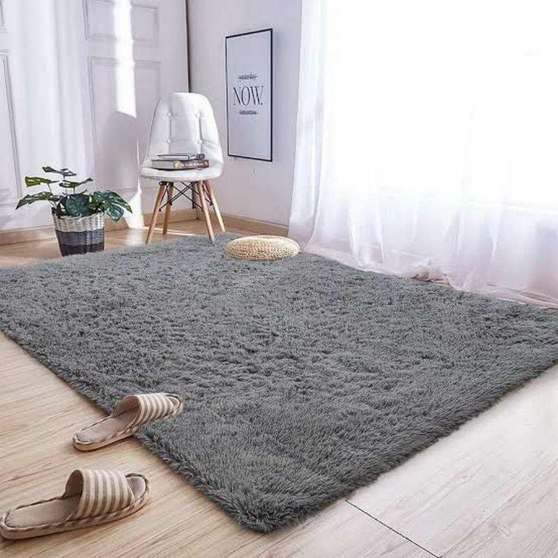 SMTE Soft And Fluffy Rug Carpet - Grey with keychain