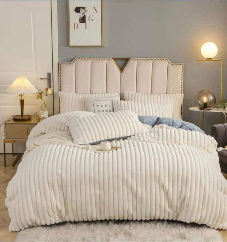 SMTE Magical Fluffy 4 Piece Duvet Cover Set - White with keychain