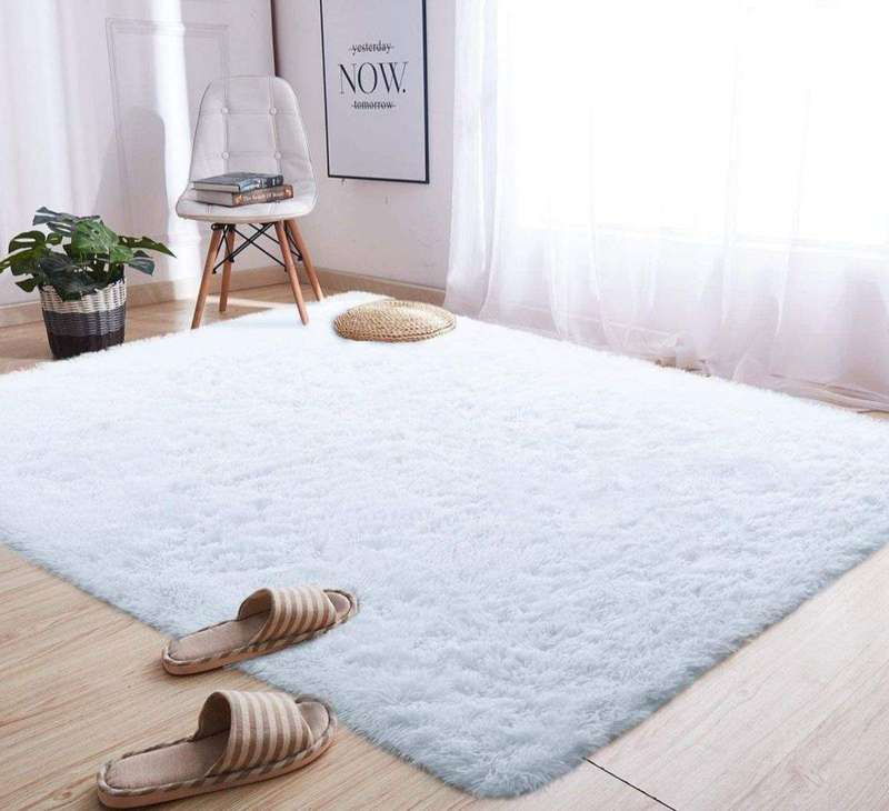SMTE Large Premium Fluffy Carpet/Rug - White with keychain