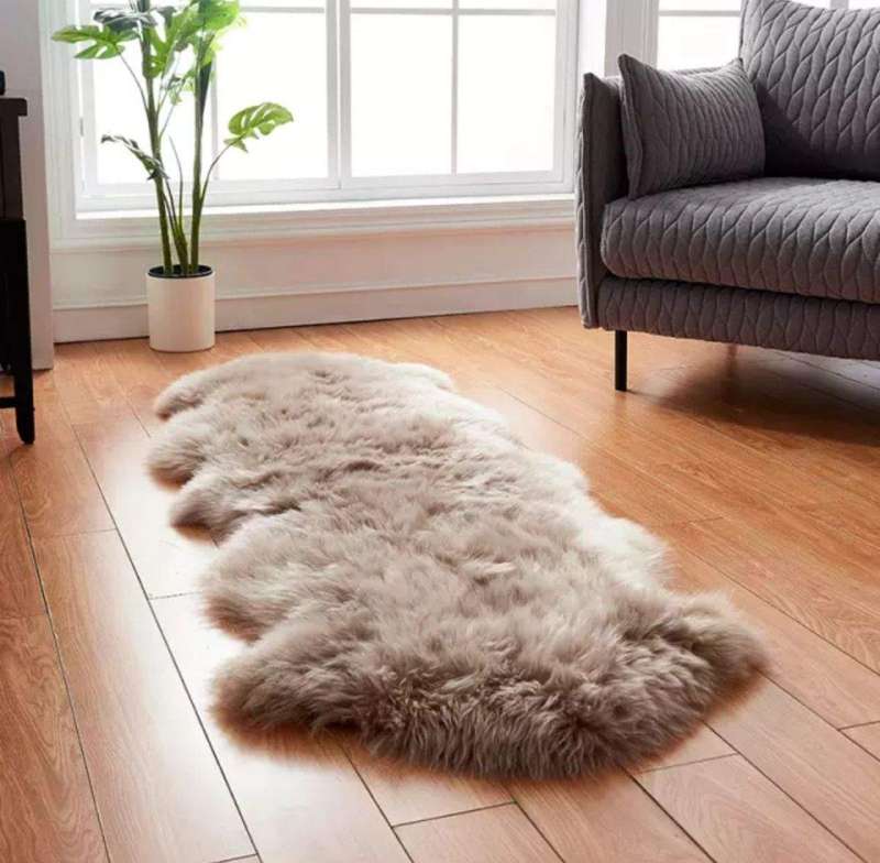 SMTE Fluffy Rug Carpet - Light brown with keychain