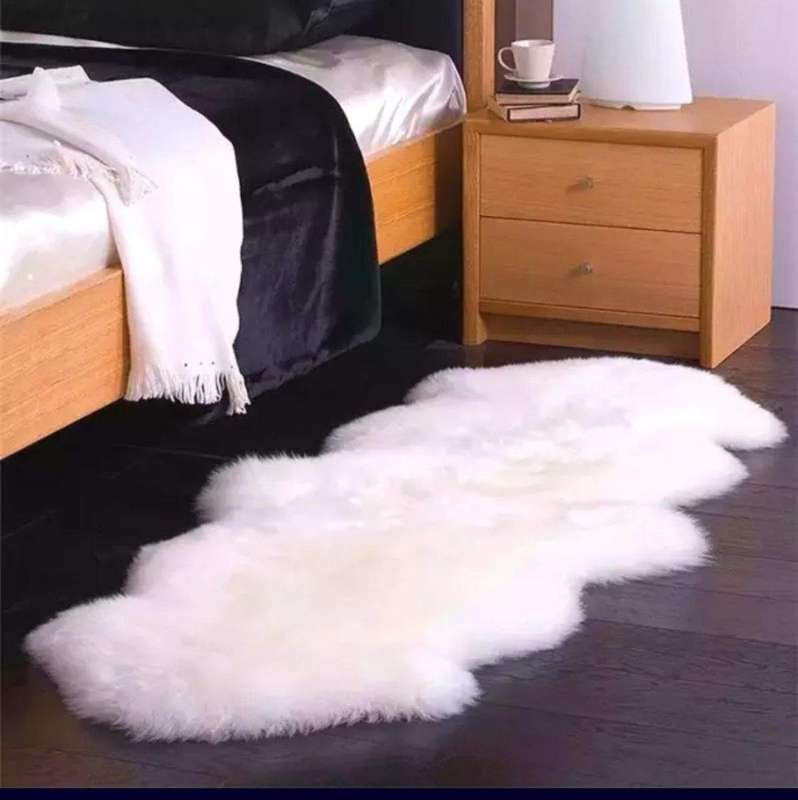 SMTE Fluffy Rug Carpet - White with keychain