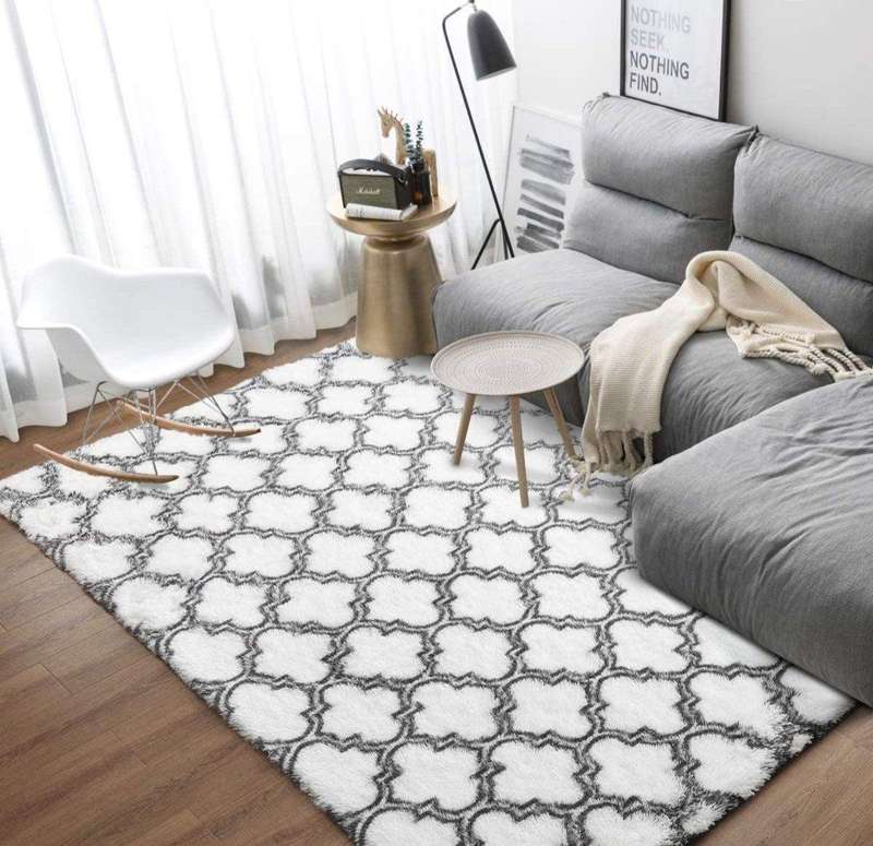 SMTE Large Premium Fluffy Carpet/Rug - Design - White Design with keychain