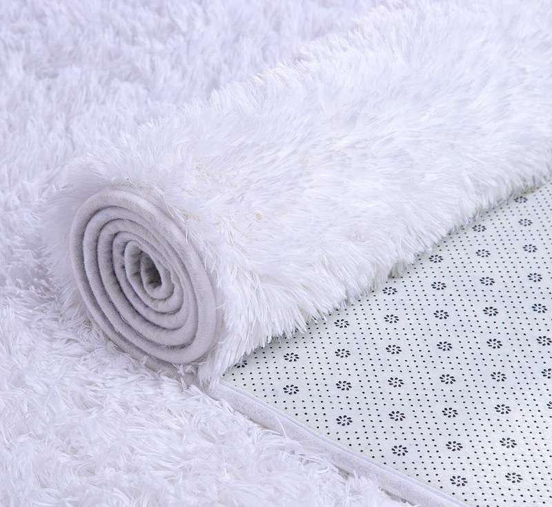 SMTE Light fluffy shaggy Rug/Carpet - White with keychain