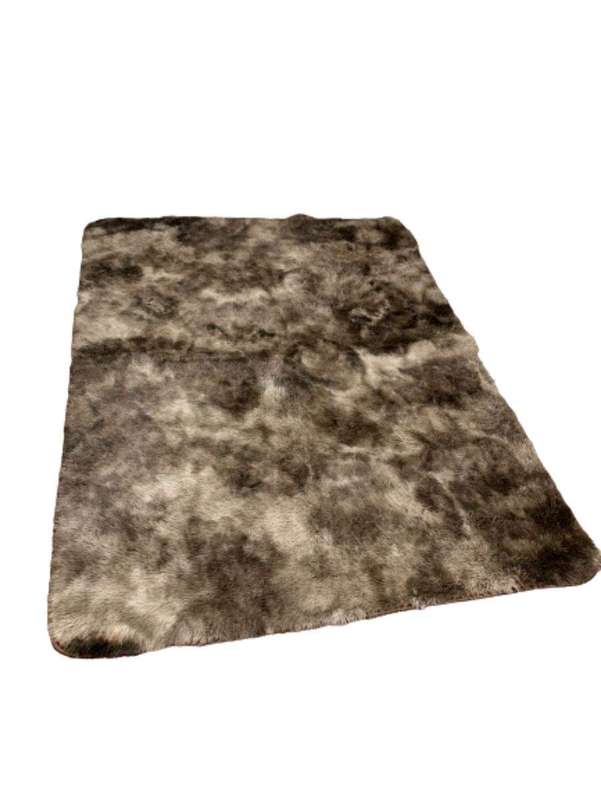 SMTE Shaggy Carpet Dark Brown 150cm x 200cm with keychain