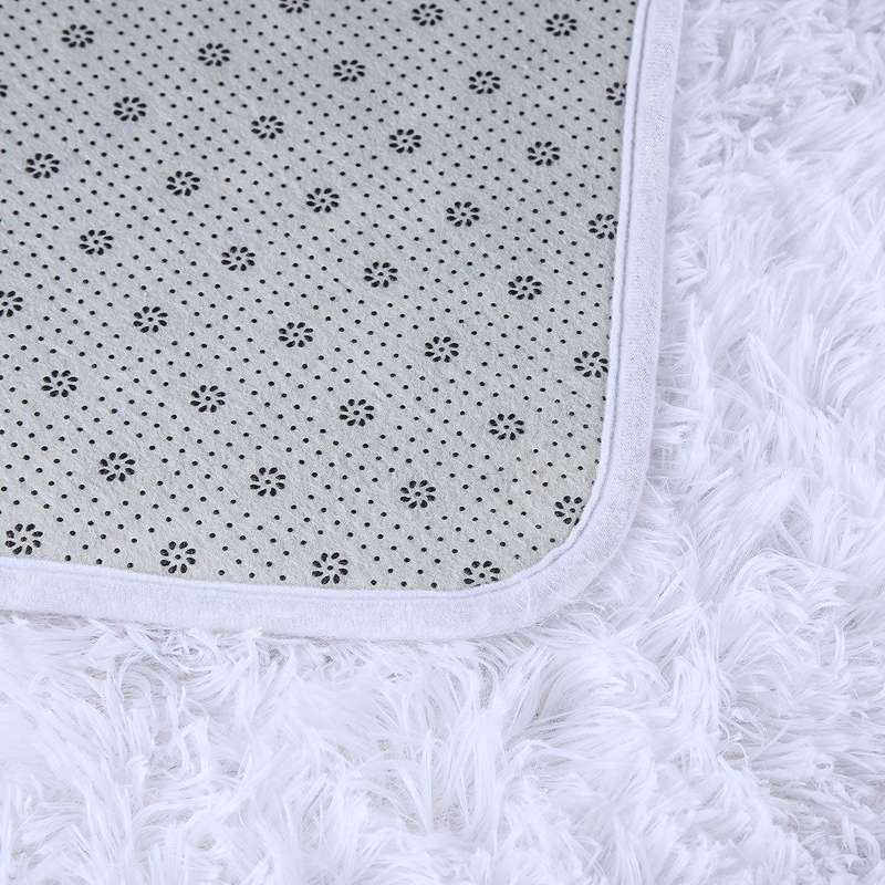 SMTE Fluffy Rug - White with keychain