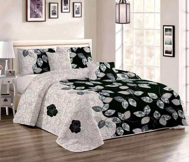 SMTE 5 Piece Quilt set Black & White Bedspread set with keychain