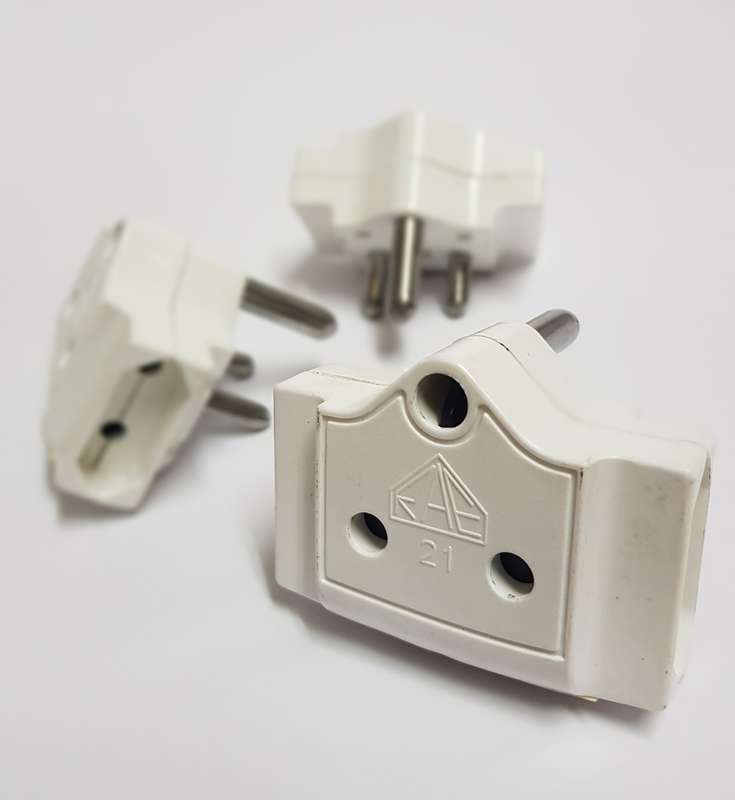 Adapor 1 x 3pin + 2 x 2pin to 3pin plug (Double adaptor)