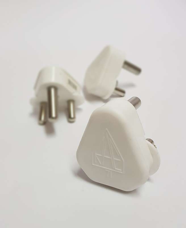 3Pin Plug top (SOLID PINS) White 16A