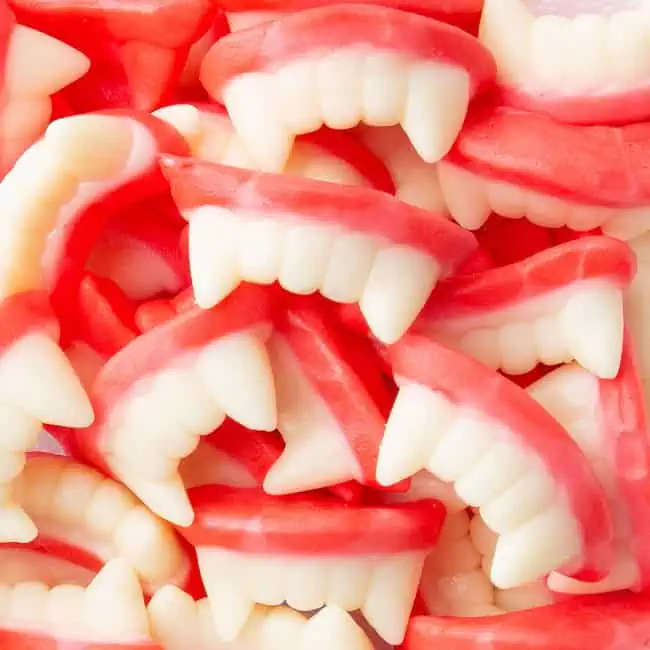 King Jelly Vampire Teeth Tub