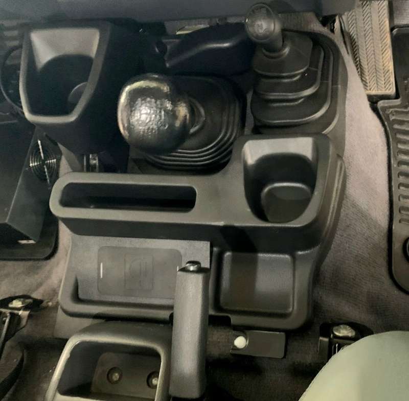 Toyota Landcruiser cupholder with wireless charger (Note only Fits V8 &amp; V6)