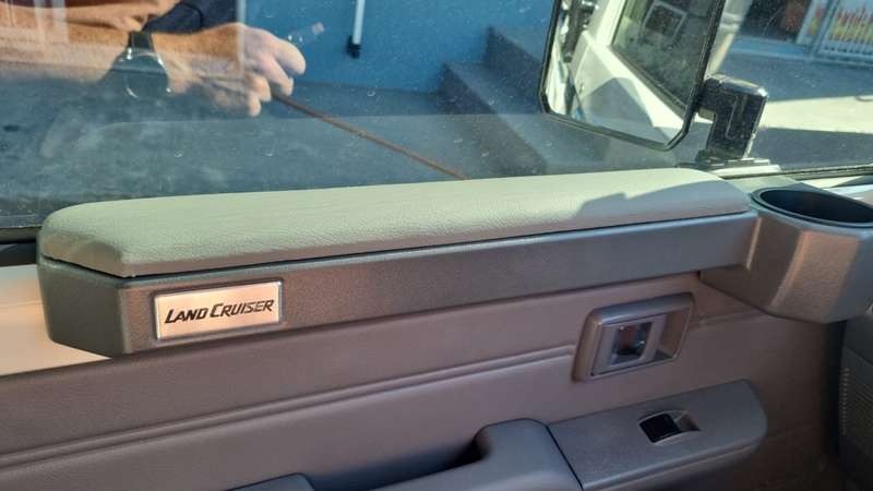 Toyota Landcruiser 79 Series Armrest & Cup holder Grey (magnetic)