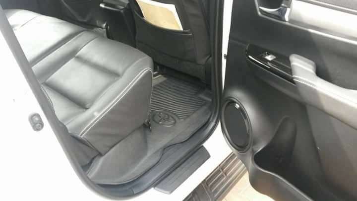 Toyota Hilux Rubber Moulded Mat set, Single, Double &amp; Club cab (Heavy Duty)