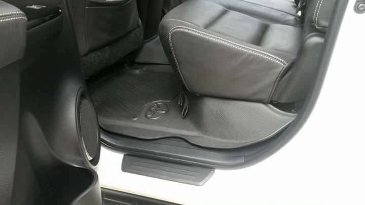 Toyota Hilux Rubber Moulded Mat set, Single, Double &amp; Club cab (Heavy Duty)