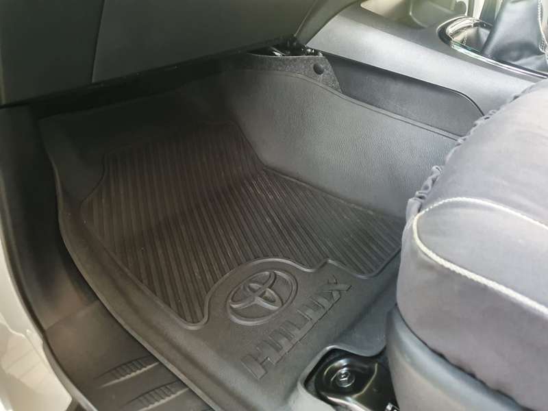 Toyota Hilux Rubber Moulded Mat set, Single, Double &amp; Club cab (Heavy Duty)