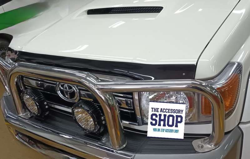 Toyota Landcruiser 79 &amp; 76 Series Bonnet Guard Black with logo Or Clear 2017-