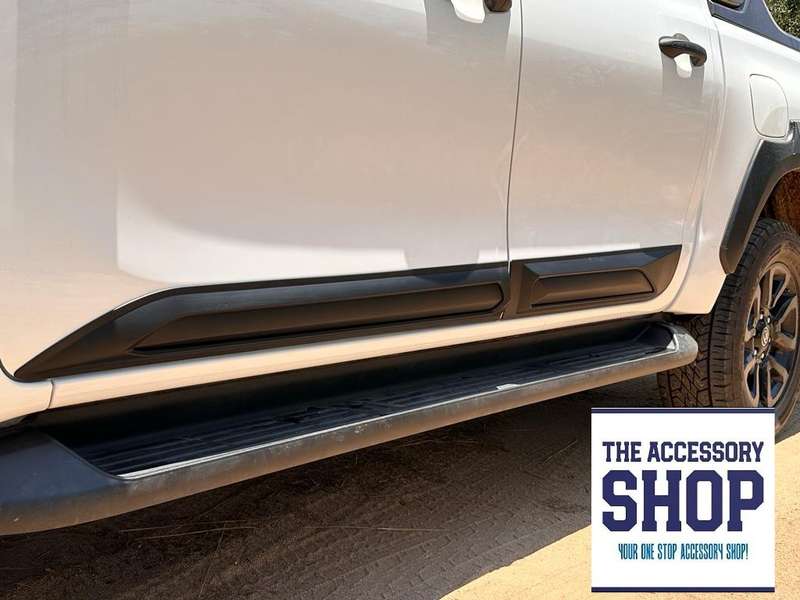 Toyota Hilux body cladding double cab 2016-