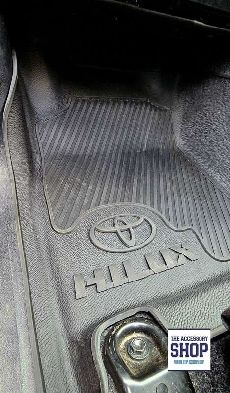 Toyota Hilux Rubber Moulded Mat set, Single, Double &amp; Club cab (Heavy Duty)