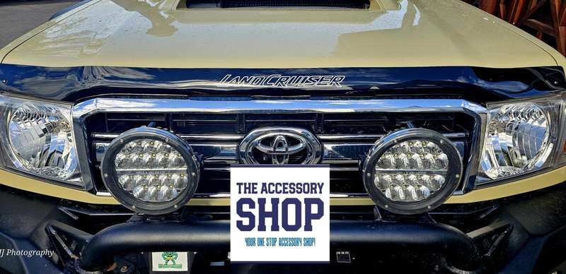 Toyota Landcruiser 79 &amp; 76 Series Bonnet Guard Black with logo Or Clear 2017-