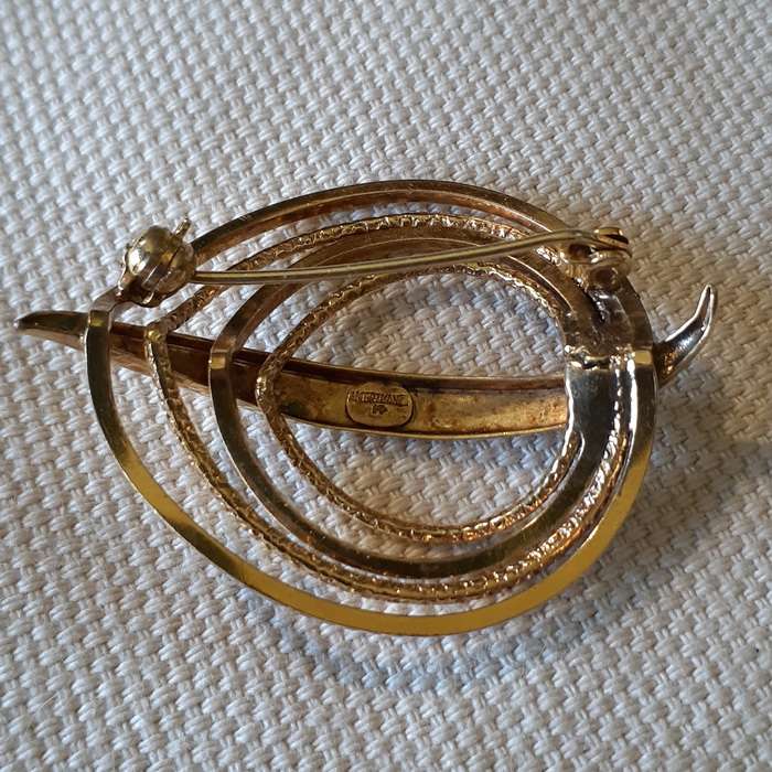 Gold plated brooch makers Mark Moser and Pfeil MP   - Amerikaner MP