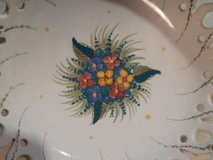Gouda Zenith Bowl - pierced edges- 17 cms