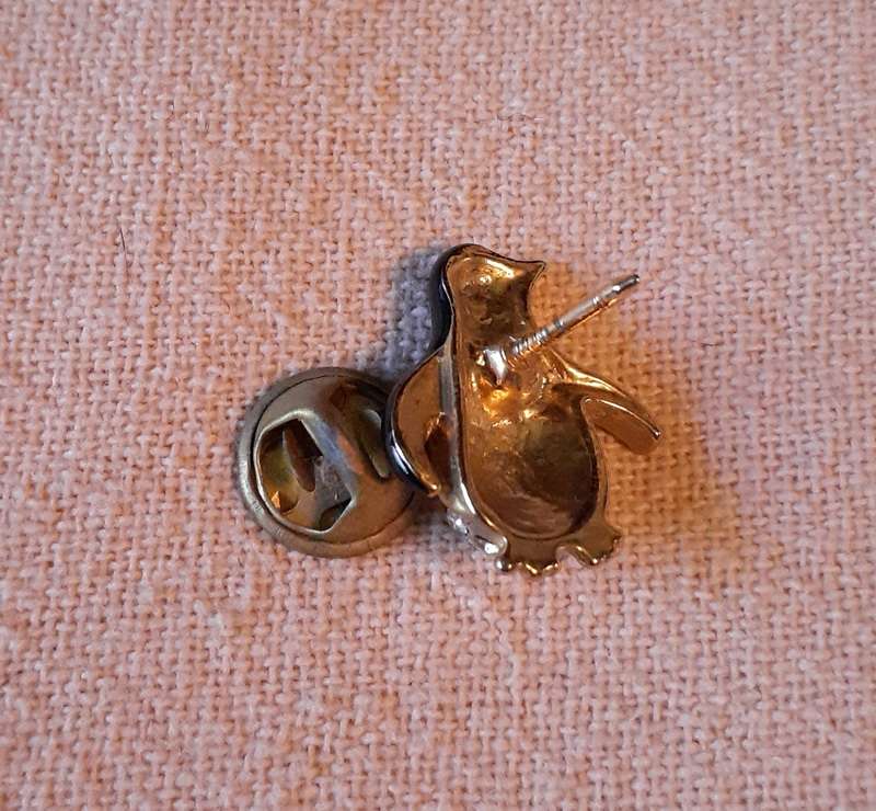 Lapel Pin Tie brooch - Penguin Jewelry 2cms tall