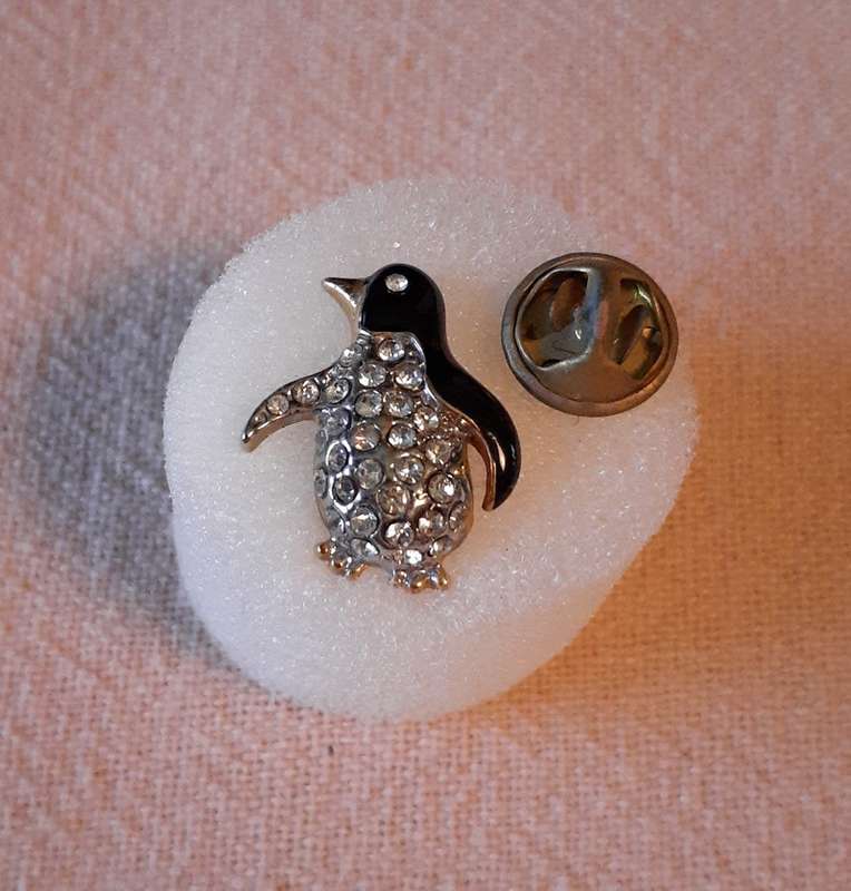 Lapel Pin Tie brooch - Penguin Jewelry 2cms tall
