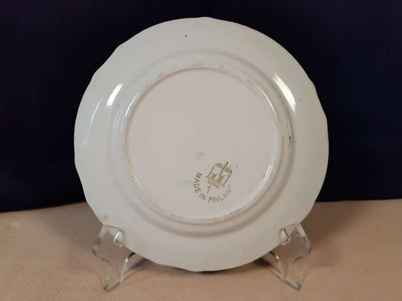 Finland - Arabia Suomi Blue and White windmill plate 19cms
