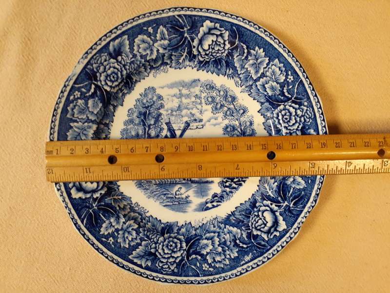 Finland - Arabia Suomi Blue and White windmill plate 19cms