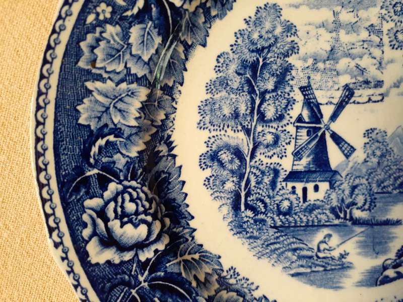 Finland - Arabia Suomi Blue and White windmill plate 19cms