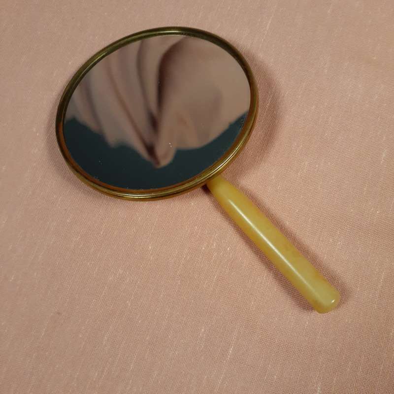 Hand mirror - Magnifying, Brass with plastic bakelite lucite detachable handle 19 cms