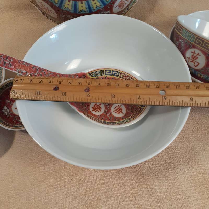 Chinese bowls pink - 2 lg x 17 cms  2 small 9.5 cms plus soup spoon