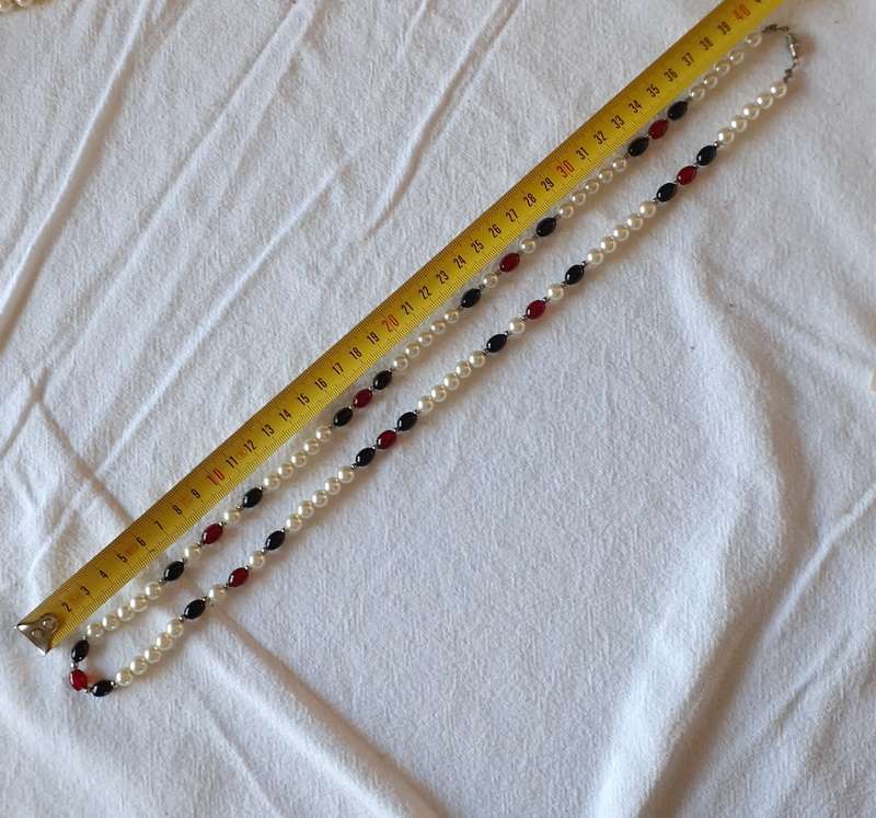 necklace Red Glass Beads and faux pearls